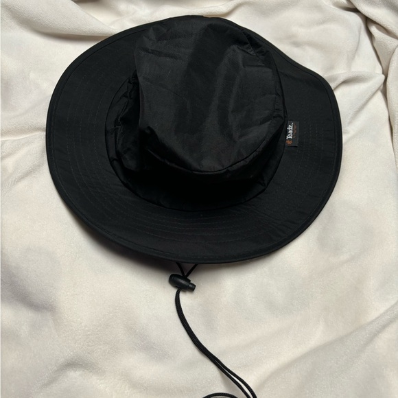 Black bucket hat - Picture 2 of 2